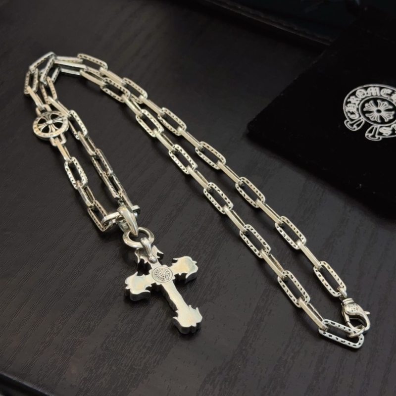 Ch*0me He**ts necklaces